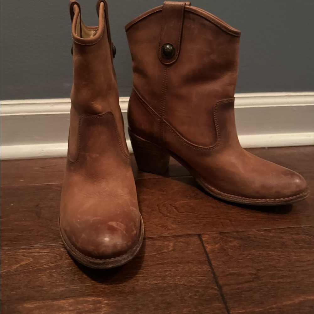 FRYE Chestnut Leather Ankle Booties